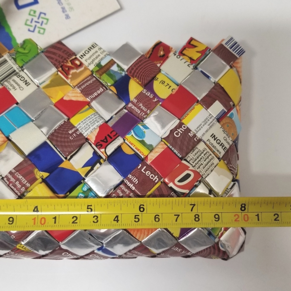 Eco-friendly Hand Woven Recycled Foil Wrapper Silver Multi Wristlet Bag NWT - Picture 8 of 9